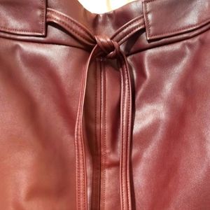 Liz Claiborne wine faux leather skirt with pockets size 10